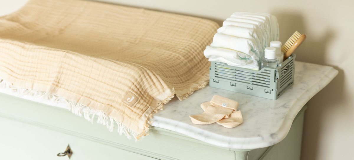 Baby-uitzet: luiers, sokjes, borsteltje en babyverzorging op voorraad